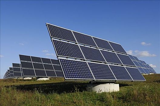 太陽能發(fā)電 從電站圖片看綠色能源的崛起與輸電挑戰(zhàn)
